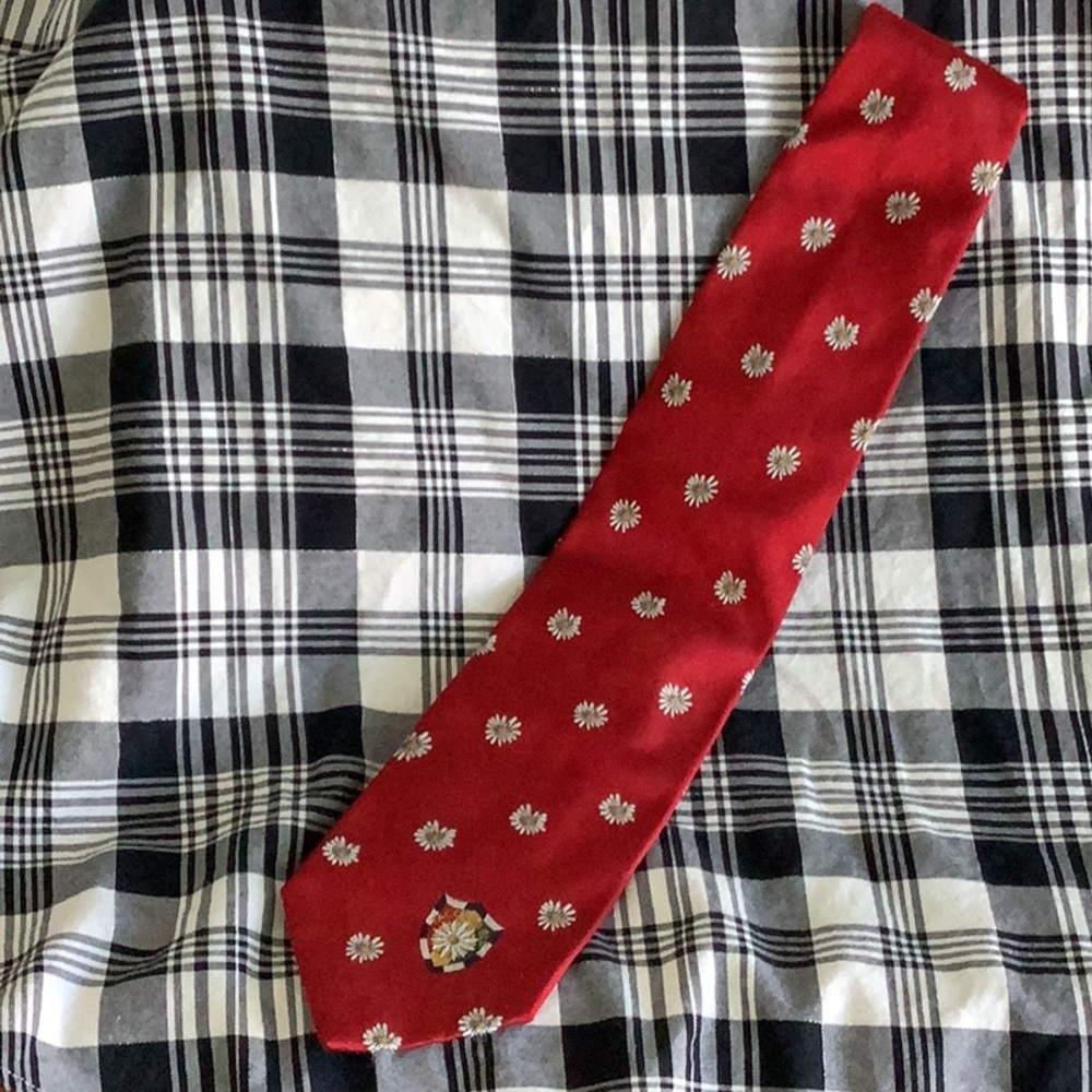 Faconnable red silk tie, embroidered daisies and crests, vintage, never used.